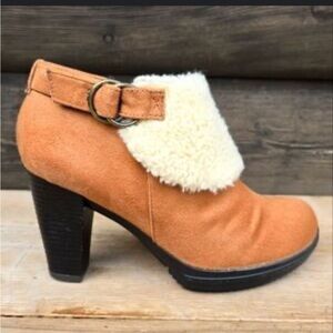 NATURALIZER CUFFED FUR PLATFORM BOOTS
